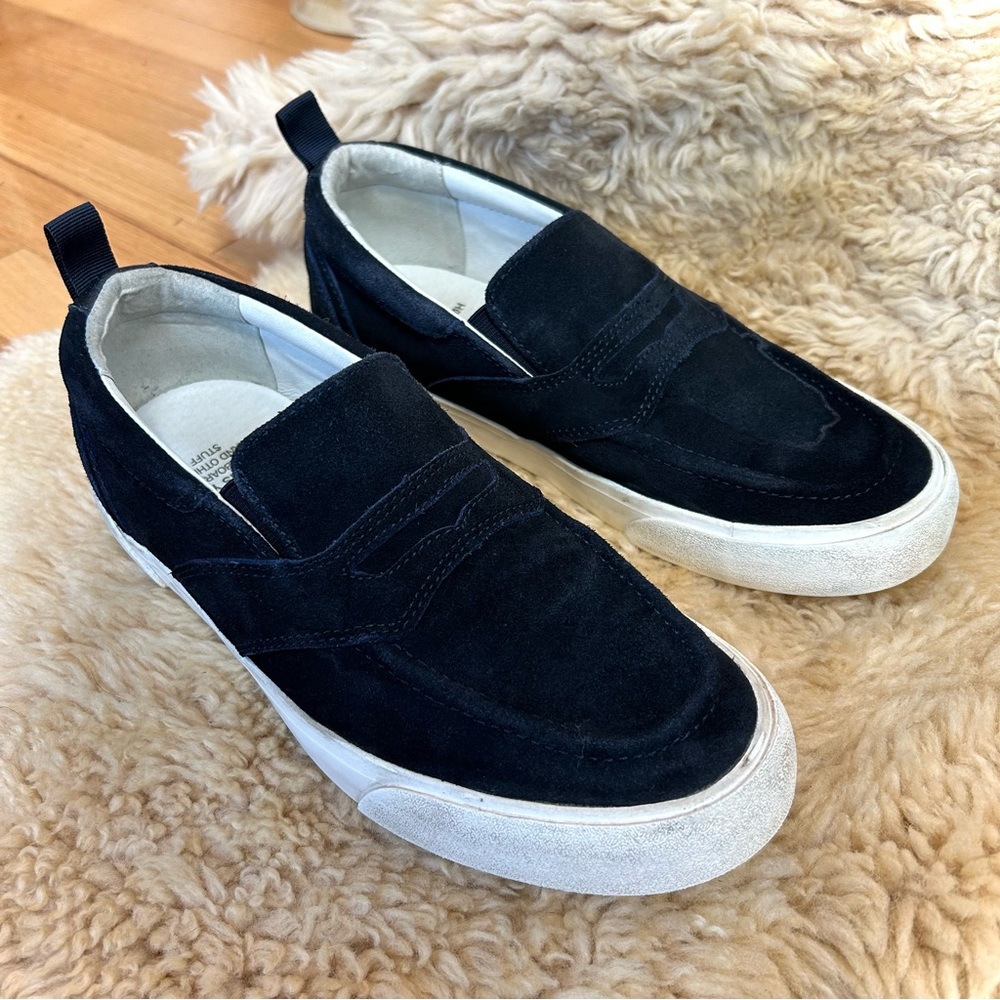Size 7 (men’s) slip on skate shoes